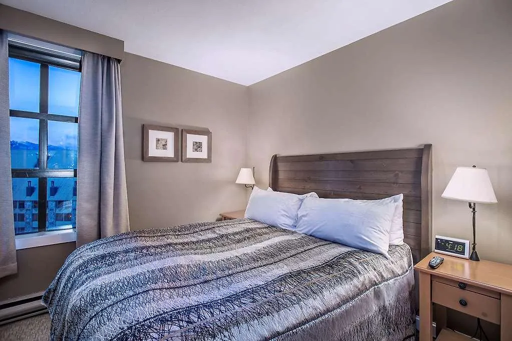 Sundial Hotel Whistler 4*,