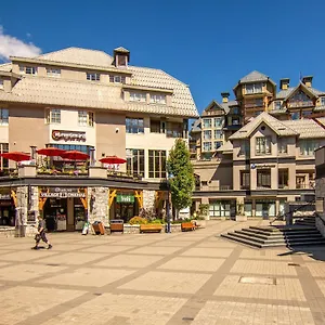 Village Centre By Latour And 惠斯勒